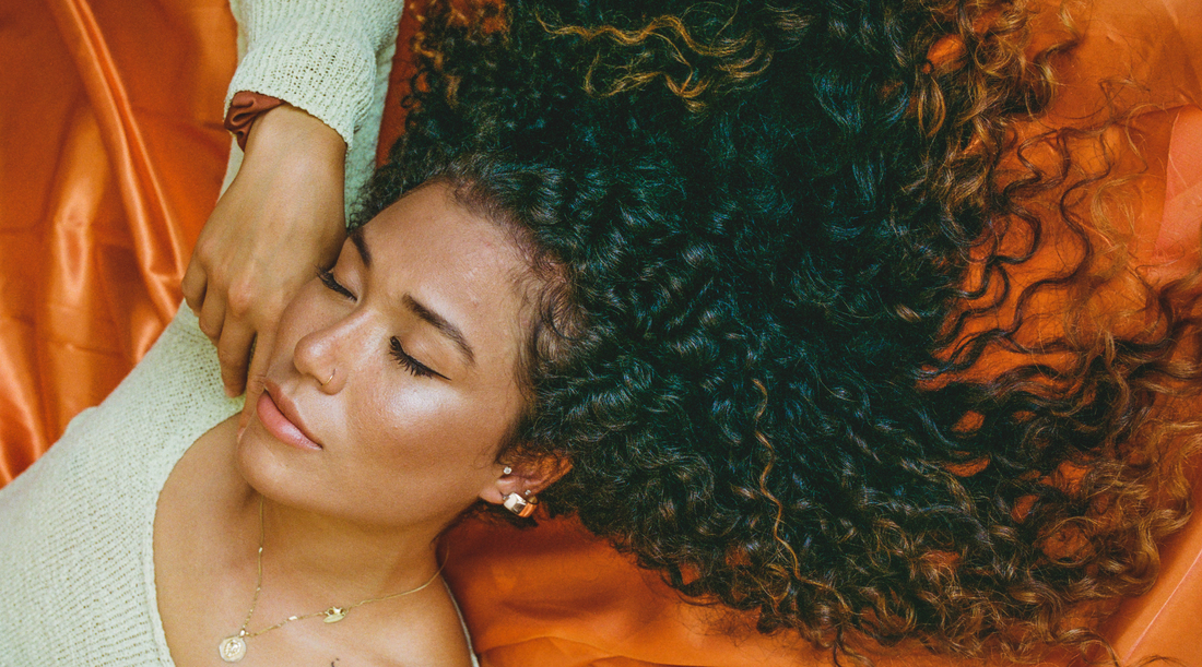 How to Refresh Curly Hair Extensions Between Wash Days