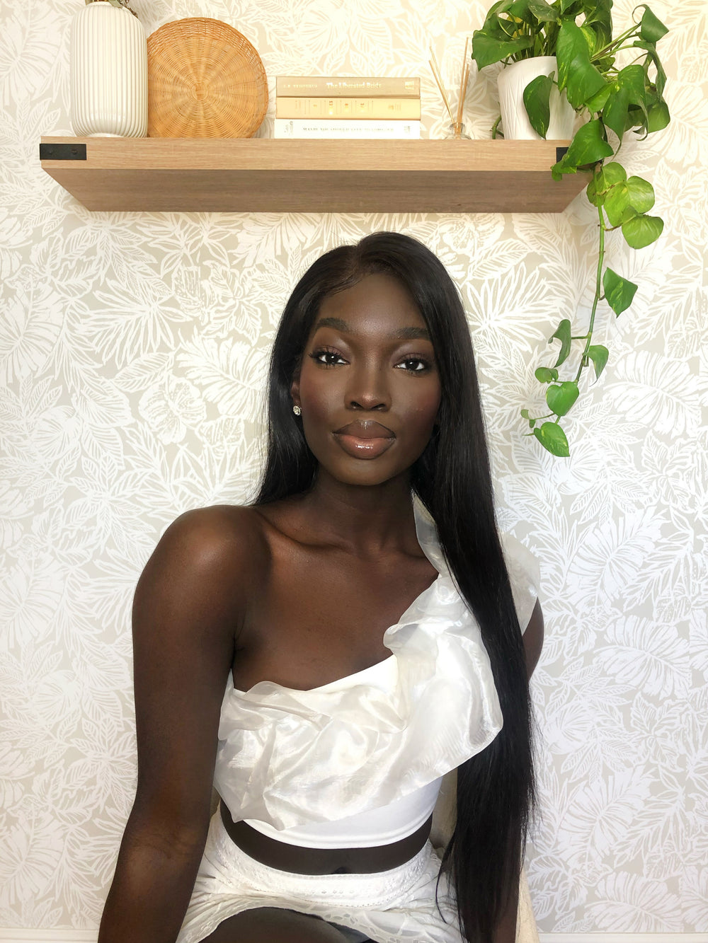 Coiffures de l'influenceuse SL Raw Dora avec les cheveux indiens naturels SL Raw