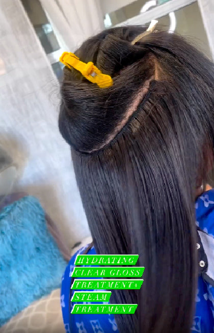 Cliente portant des cheveux vierges bruts SL de texture crépus raides